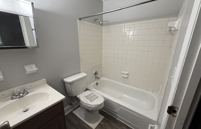 Building Photo - 3033 Clifton Ave