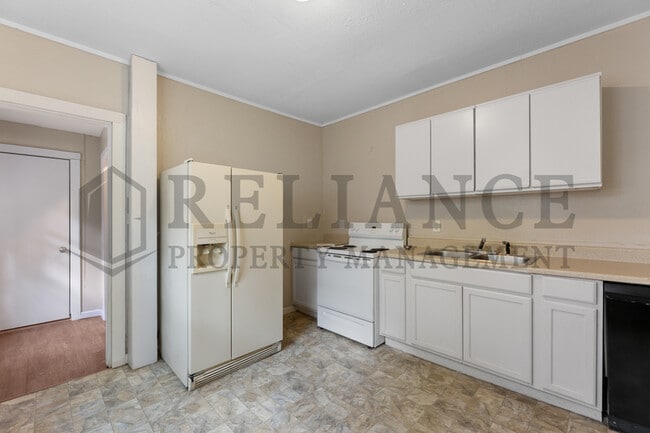 Building Photo - 1329 N Wellington Pl