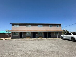Building Photo - 3411 Center Dr