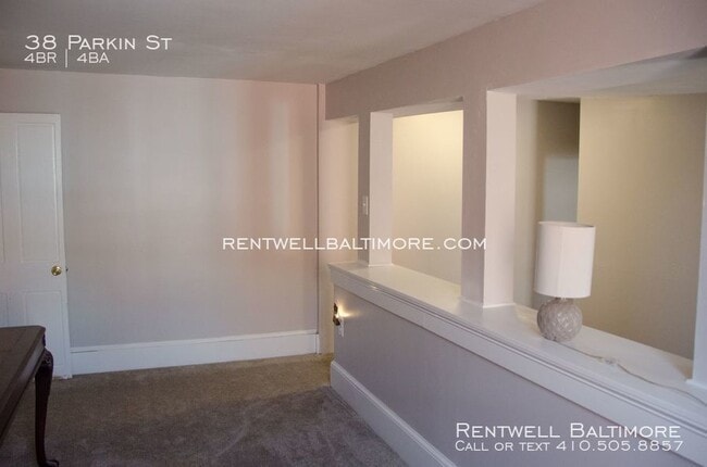 Building Photo - 38 Parkin St