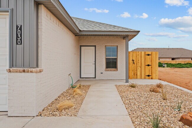 Building Photo - Brand new townhomes in Frenship East!