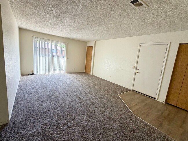 Building Photo - 1717 Bramble Pl