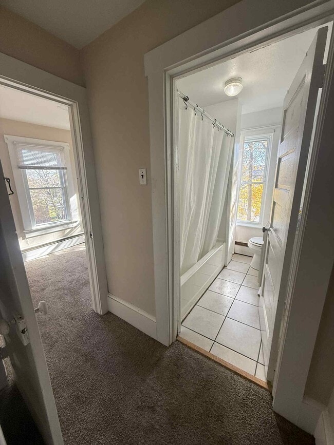 Building Photo - 522 E 4th St