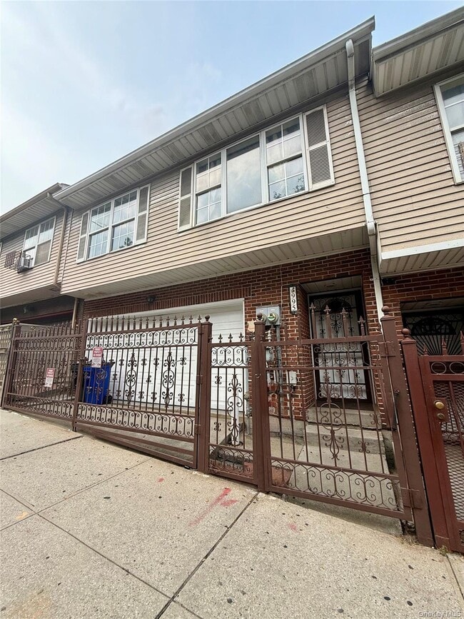 Building Photo - 995 Jennings St