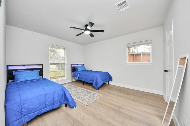 Building Photo - 10003 Briarwild Ln