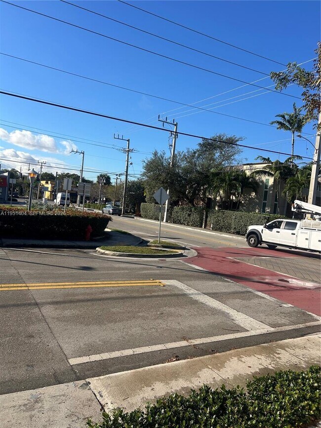 Building Photo - 1501 SE 2nd Ct