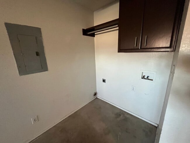 Building Photo - Cute Cottage