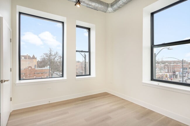 Building Photo - 3801 W 26th St