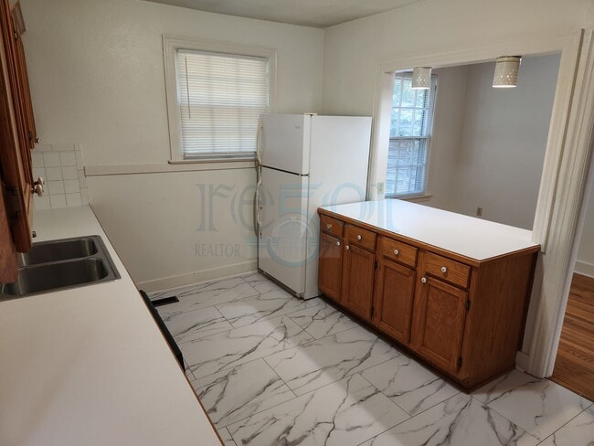 Building Photo - Great 3 Bedroom 1 Bathroom in Forest Heigh...