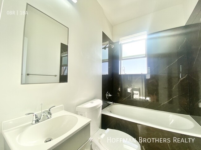 Building Photo - 976 S Gramercy Pl