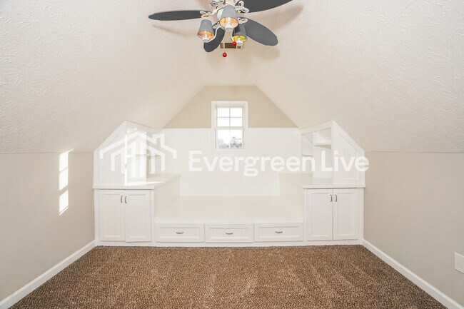 Building Photo - 102 Ruby Way