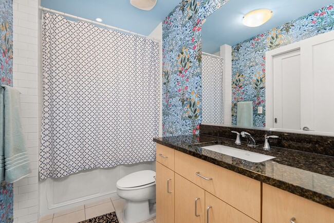 Building Photo - Fully Furnished Studio Condo at The Adelicia