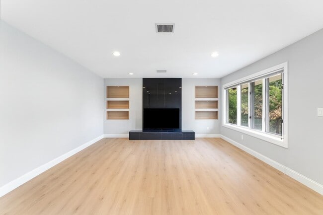 Building Photo - 15 Barnes Dr