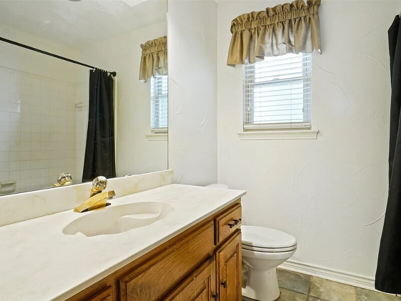 Building Photo - 1000 Forest Trail Ct