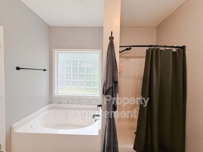 Building Photo - 229 Scarlet Oak Dr