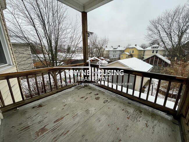 Building Photo - 418 Colvin Ave