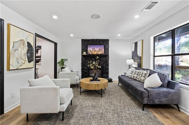 Building Photo - 1249 N Lea Ct SE