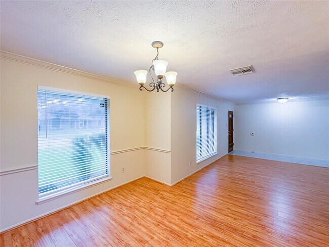 Building Photo - 2926 Colonial Dr