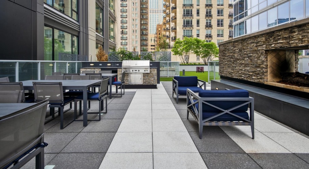 Building Photo - 912 N State St