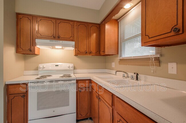 Building Photo - 8017 E 87th St