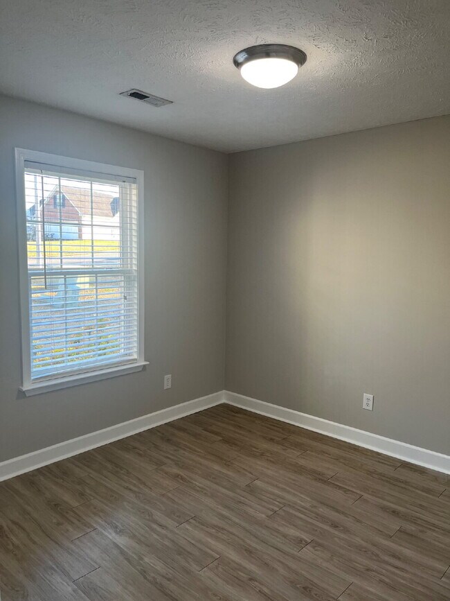 Building Photo - 3241 Hardwood Dr