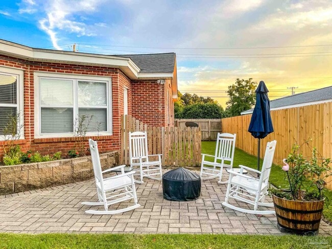 Building Photo - 1618 W Garden St