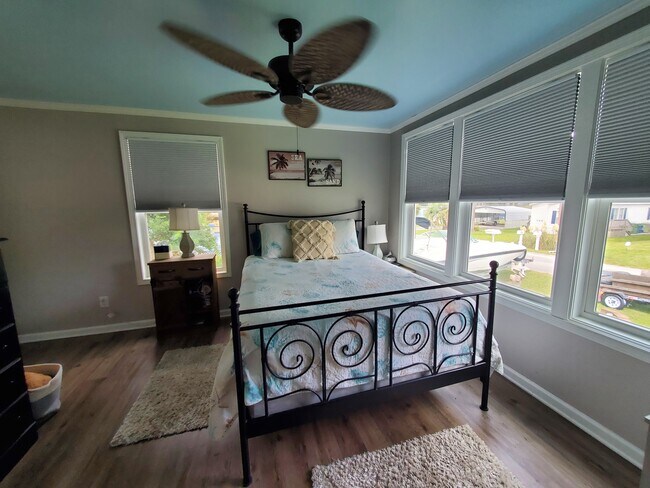 Building Photo - 305 Fairview Dr