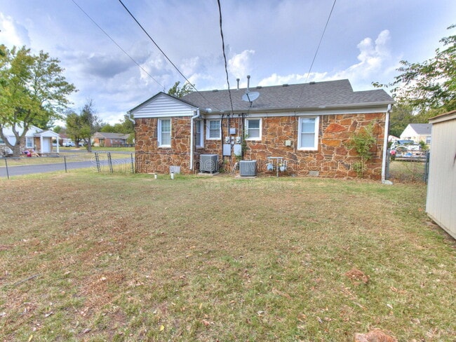 Building Photo - 402 Babb Dr
