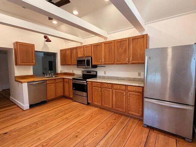 Building Photo - 27 Ashuelot St