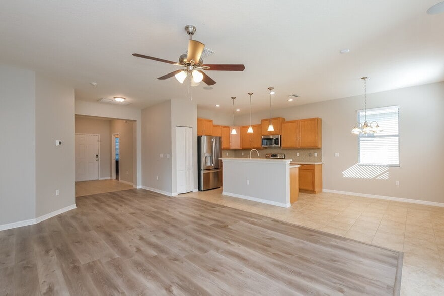 Building Photo - 6222 Twin Bridges Dr