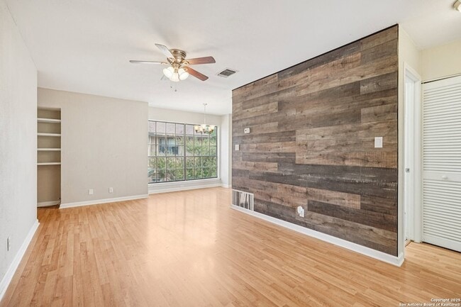 Building Photo - 10609 Starcrest Dr