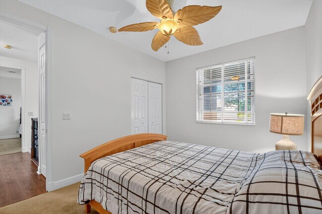 Building Photo - 9826 Vía Amati