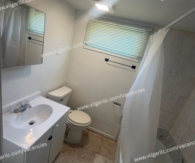 Building Photo - Newly updated 5 Bedrooms, 2- Bathroom Home