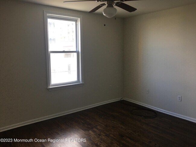 Building Photo - 200 7th Ave