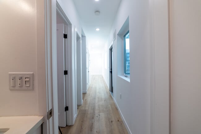 Building Photo - 4369 Rosewood Ave