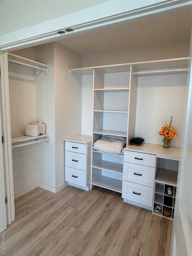 Building Photo - 19 Pine Ln