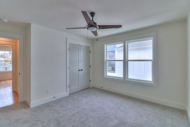 Building Photo - 2404 Middle St