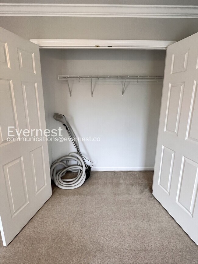 Building Photo - 743 Rolling Fork Dr