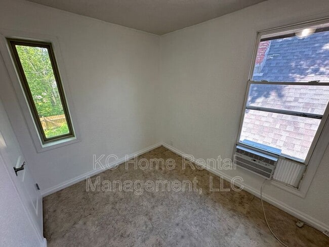 Building Photo - 2316 Spruce Ave