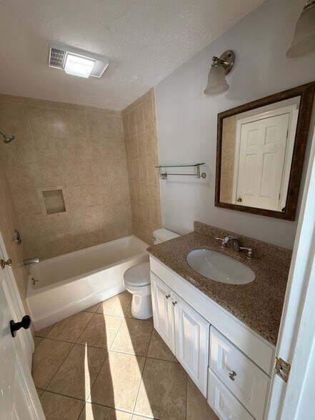 Building Photo - 610 Ives Row