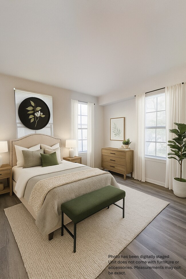 Building Photo - Updated, clean 1x1 New floors, appliances,...