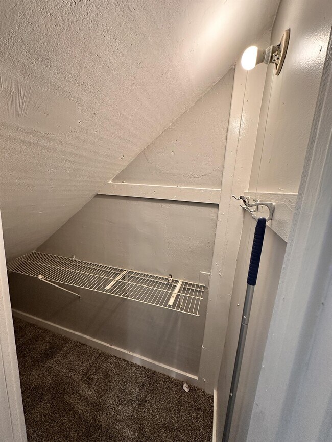 Building Photo - 334 Raymond St