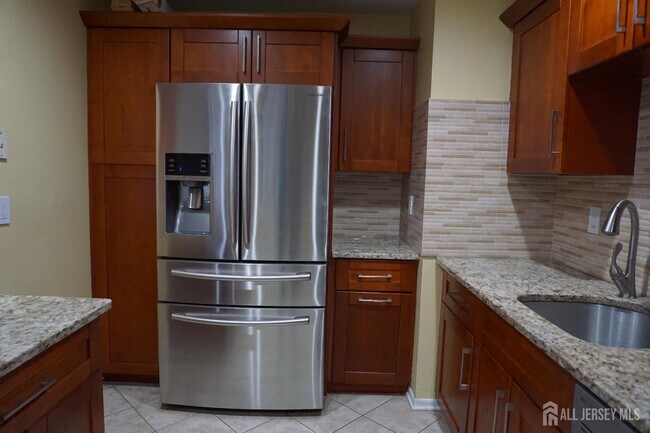 Building Photo - 160 Vasser Dr