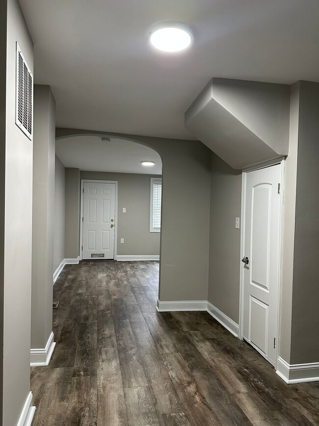 Building Photo - 3 Bedroom Townhome Near Little Italy