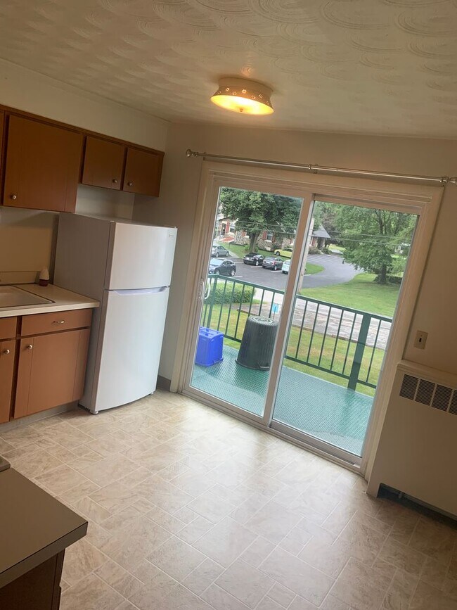 Building Photo - 2nd Floor 2 Bedroom Apartment W/ Parking Suburban SD