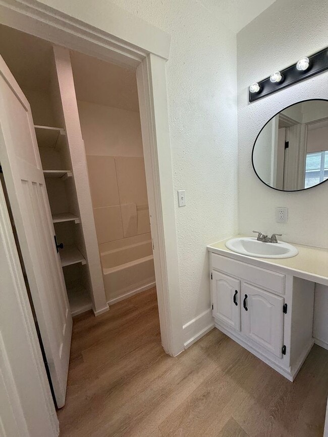 Building Photo - Now renting 2 bedroom House