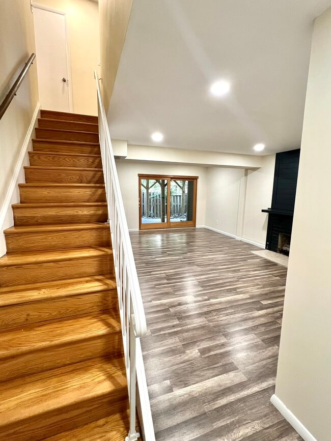 Building Photo - 11083 Saffold Way