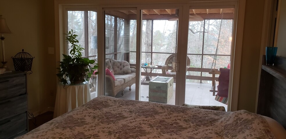 Screened porch off master - 4735 Pilgrim Mill Rd