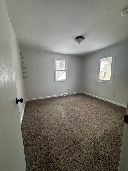 Building Photo - 150 Ethan Allen Pky