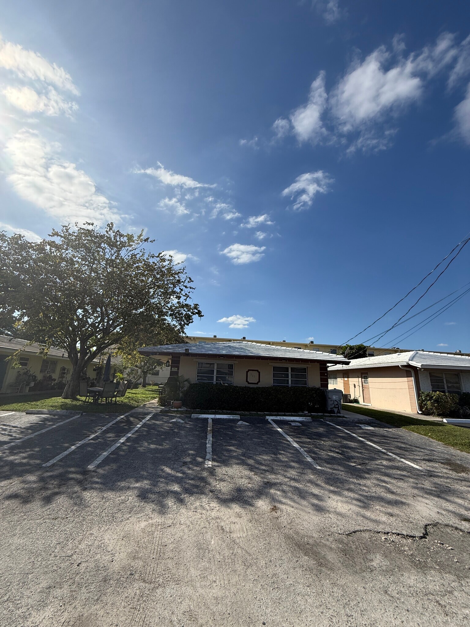 Building Photo - 337 SE 12th Ave